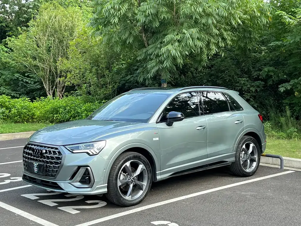 Audi Q3 — фото 1