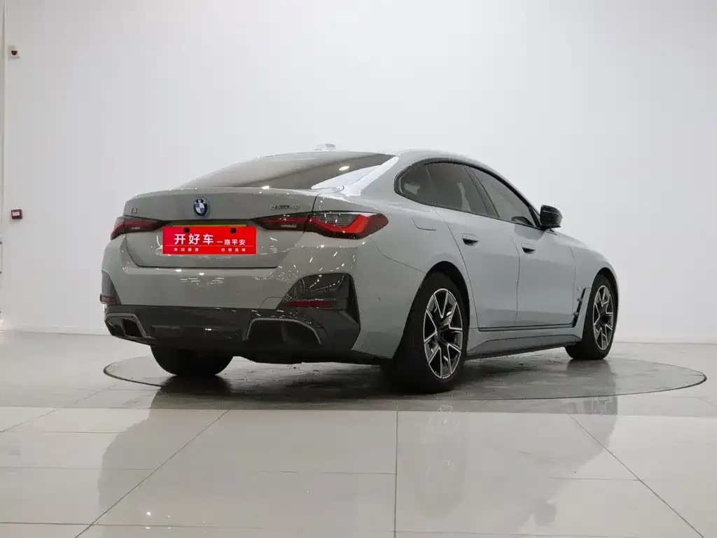 BMW i4 — фото 10