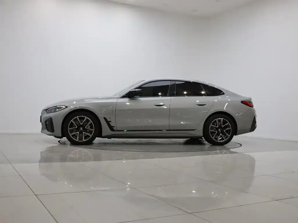 BMW i4 — фото 4