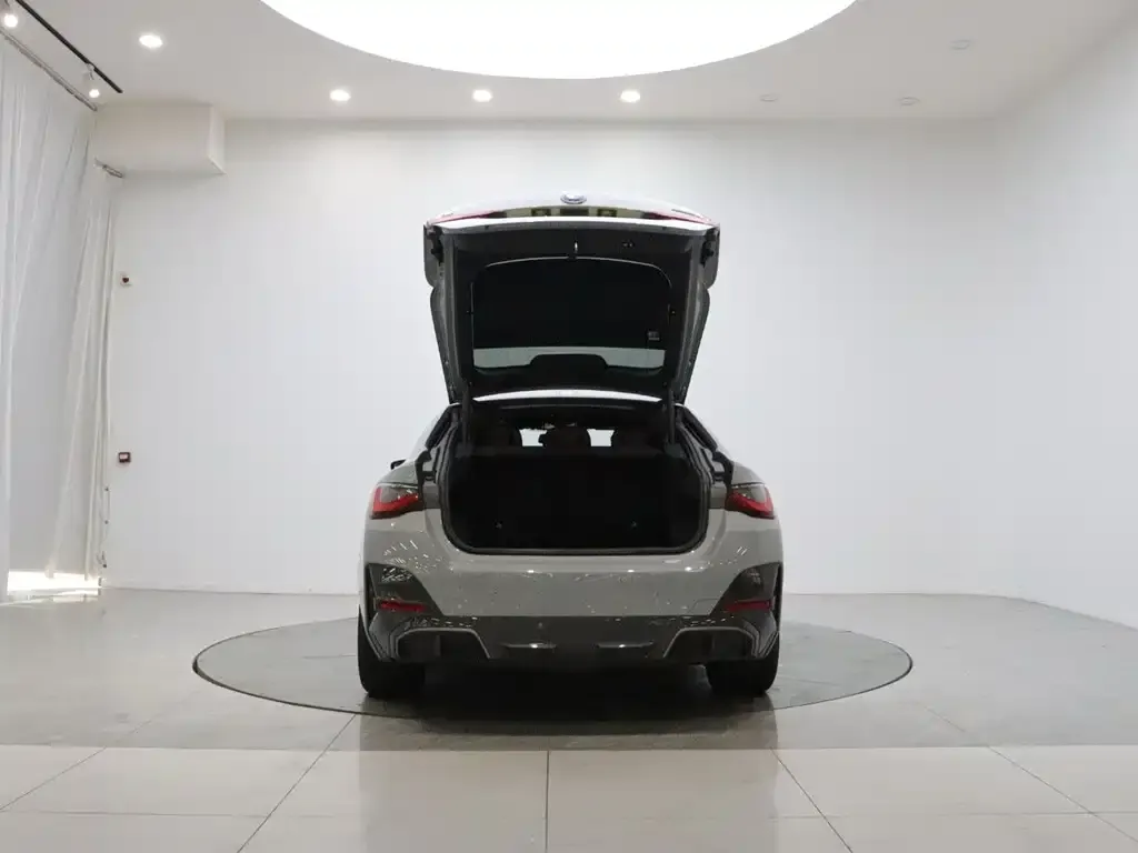 BMW i4 — фото 6