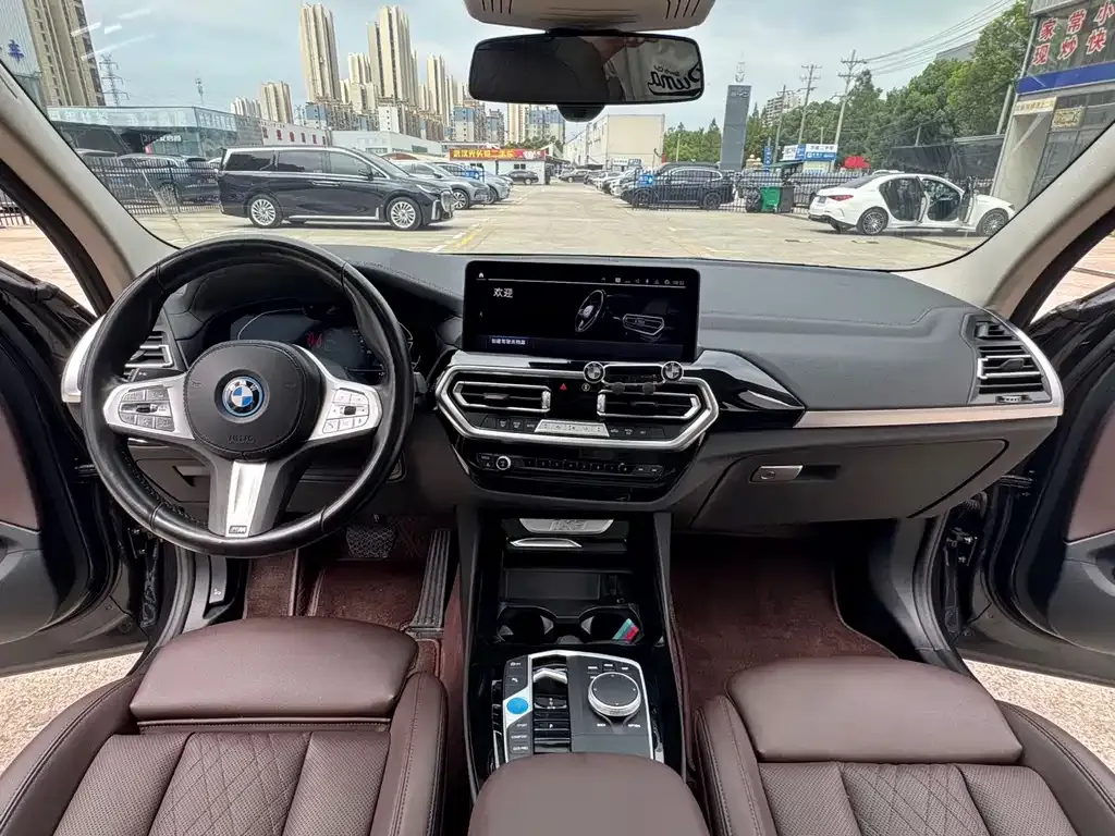 BMW iX3 — фото 9