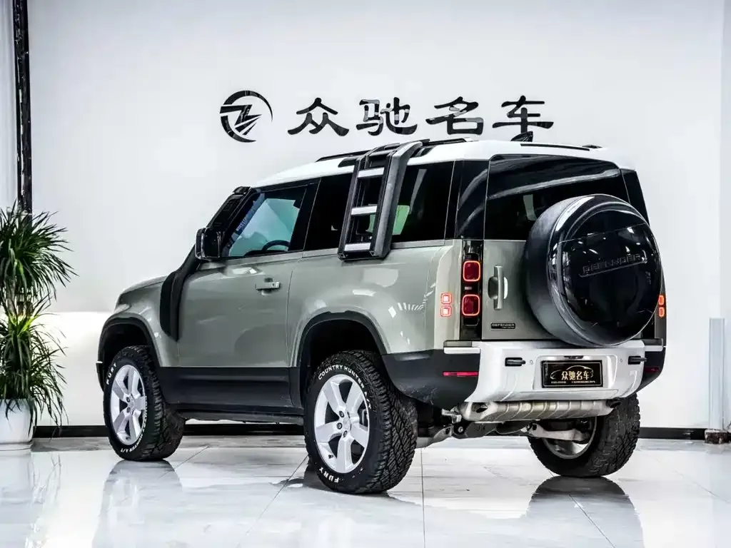 Land Rover Defender — фото 7