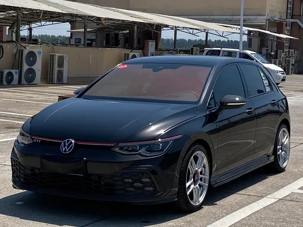 Volkswagen Golf GTI — фото 1