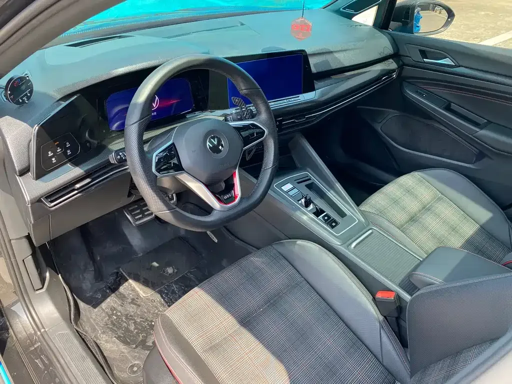 Volkswagen Golf GTI — фото 8