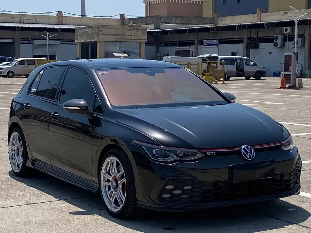 Volkswagen Golf GTI — фото 10