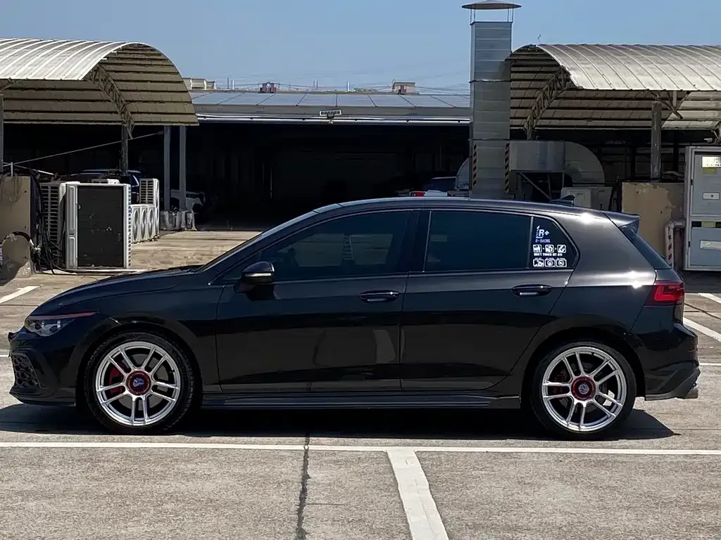 Volkswagen Golf GTI — фото 7