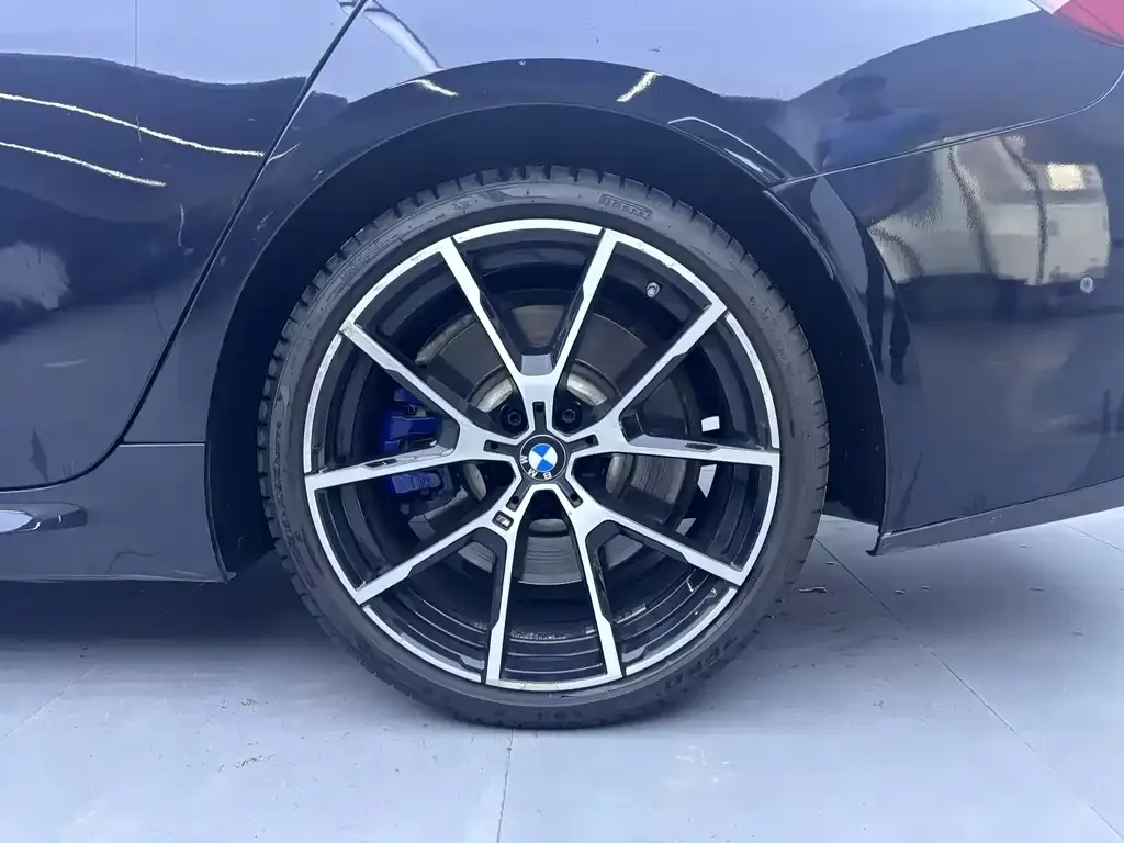 BMW 8 Series — фото 9