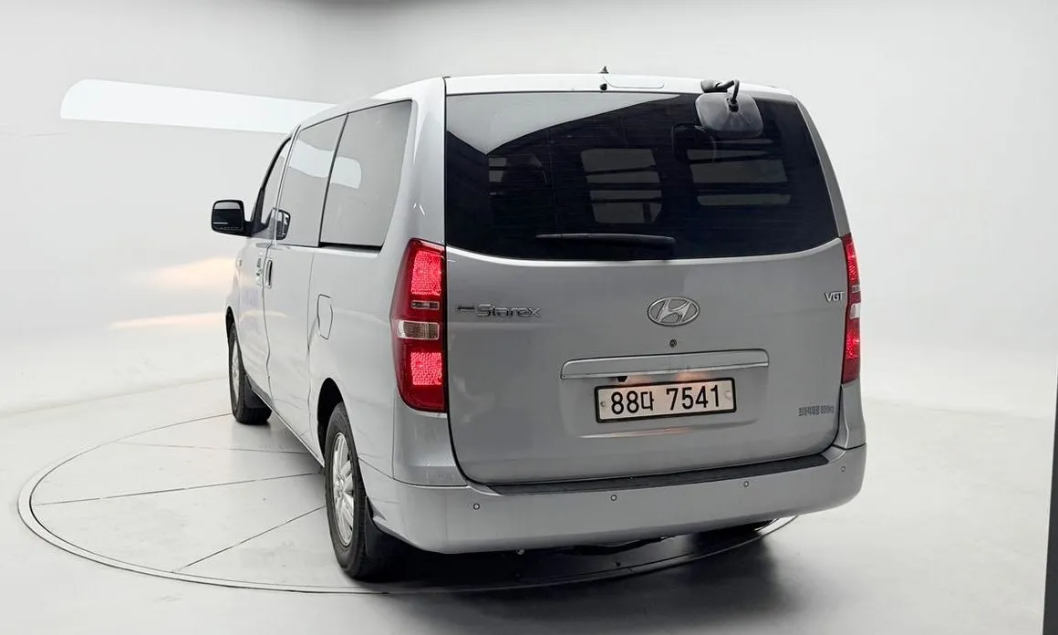 Hyundai Starex — фото 3