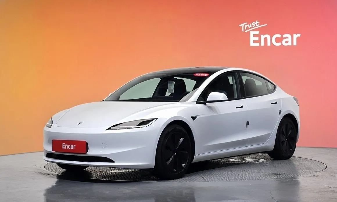 Tesla Model 3 — фото 1