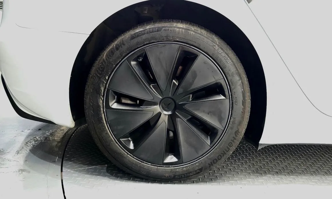 Tesla Model 3 — фото 9
