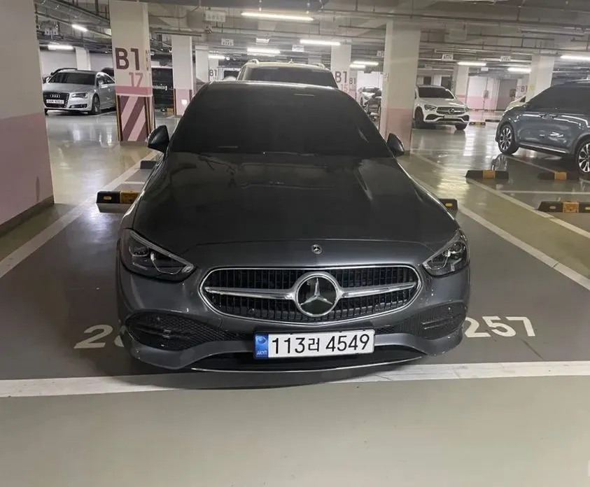 Mercedes-Benz C-Class C200 4MATIC Avantgarde