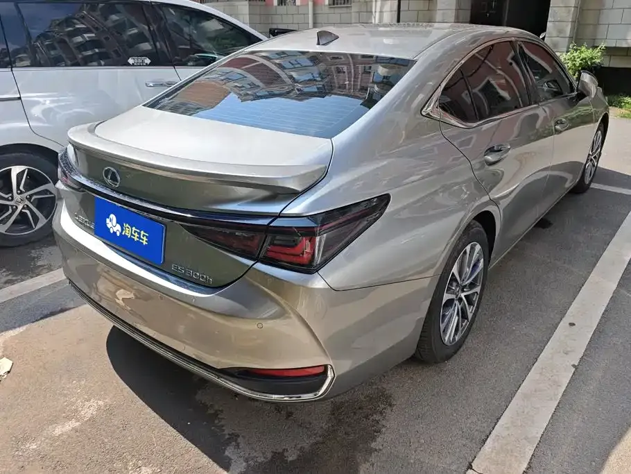 Lexus ES — фото 10