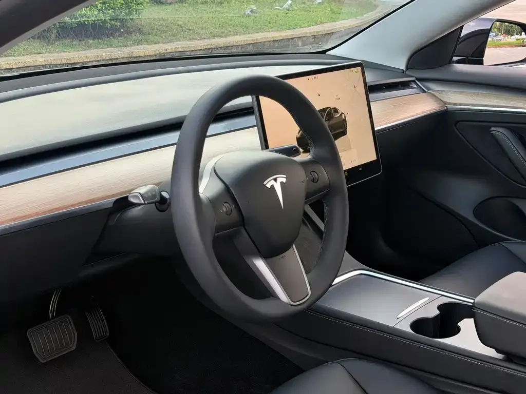 Tesla Model 3 — фото 5