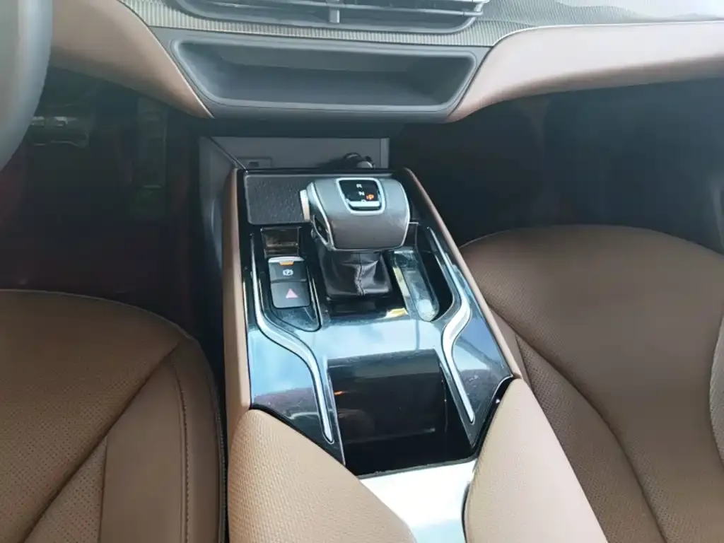 Hongqi E-QM5 — фото 2