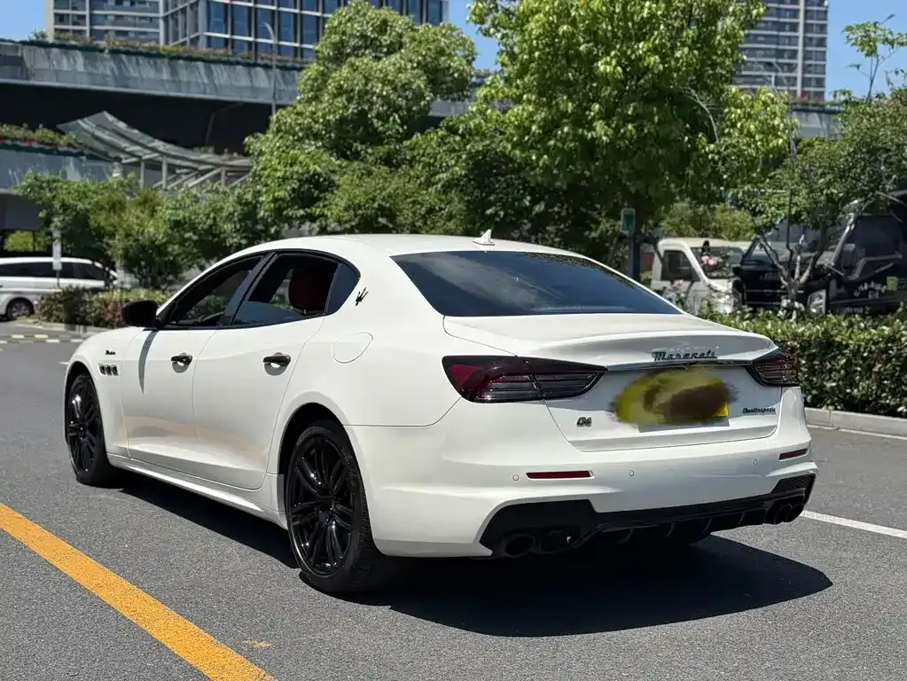 Maserati Quattroporte — фото 8