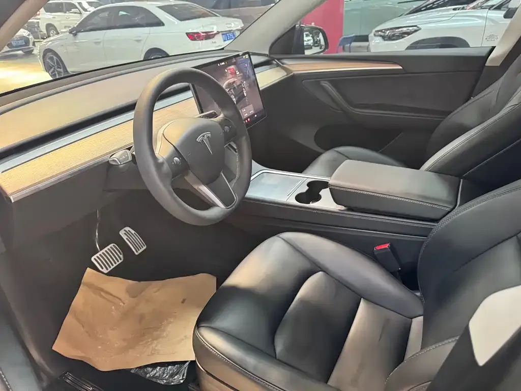 Tesla Model Y — фото 7