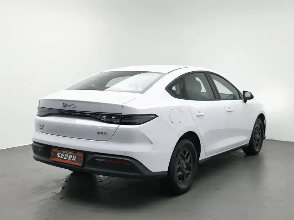BYD Seal 05 DM-i — фото 7