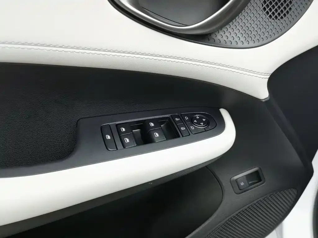 BYD Seal 05 DM-i — фото 10