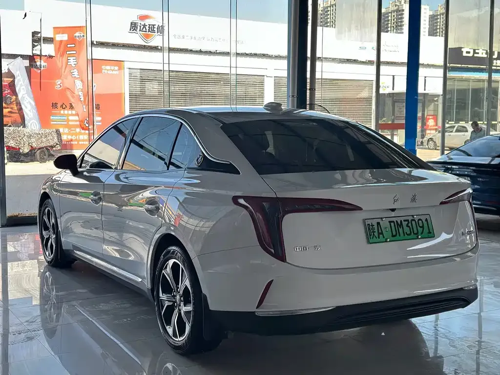 Hongqi E-QM5 — фото 9