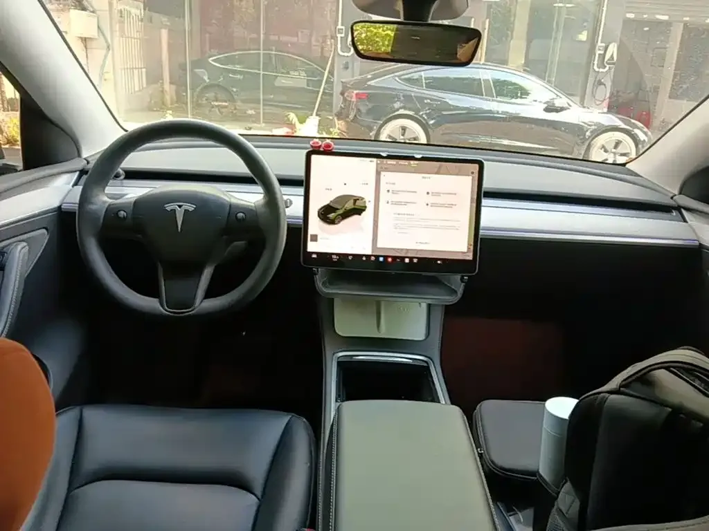 Tesla Model Y — фото 3