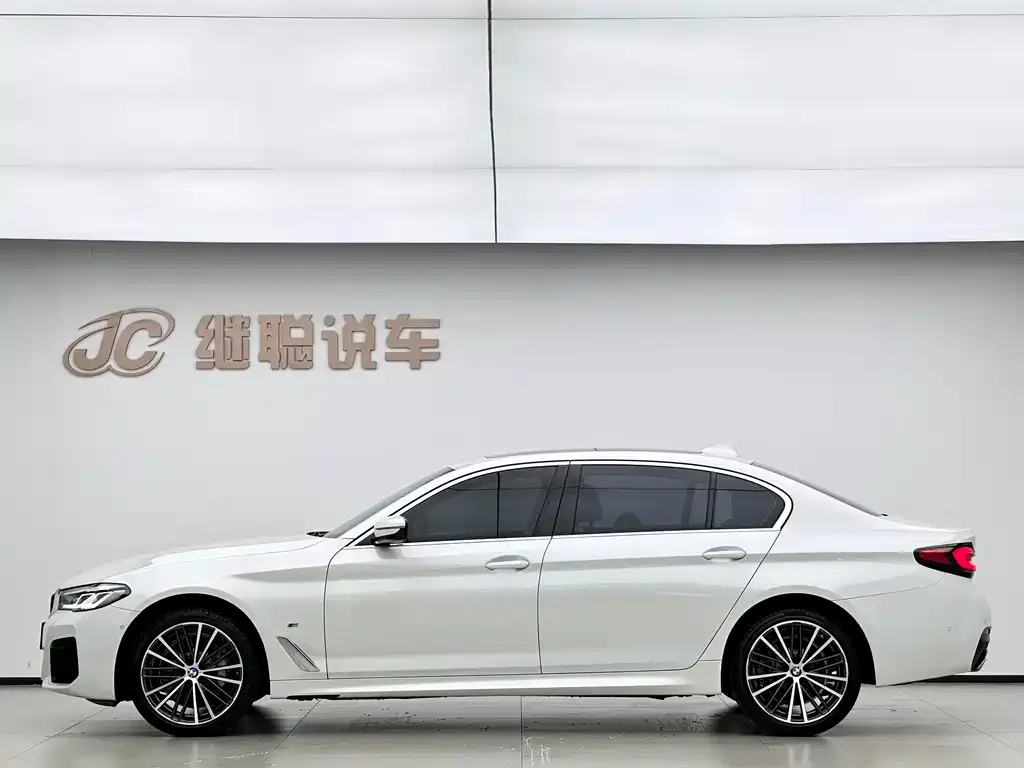 BMW 5 Series — фото 2