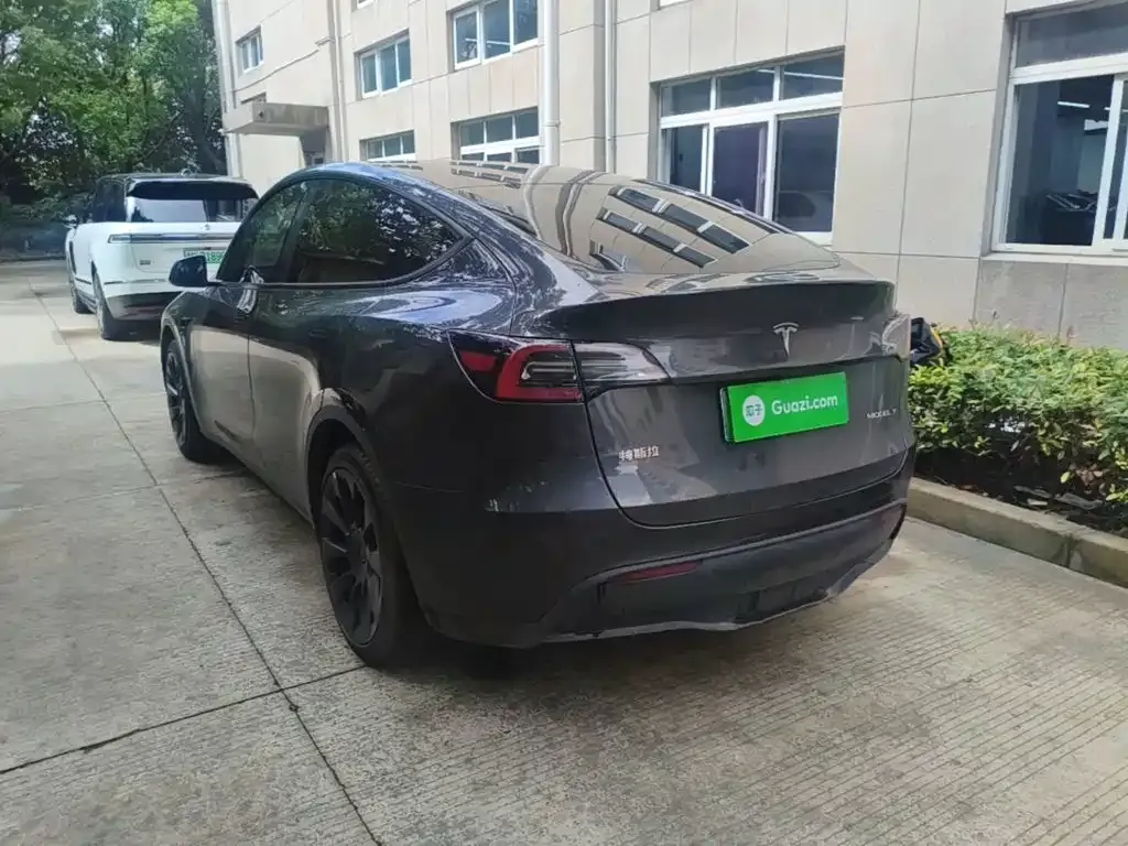 Tesla Model Y — фото 6
