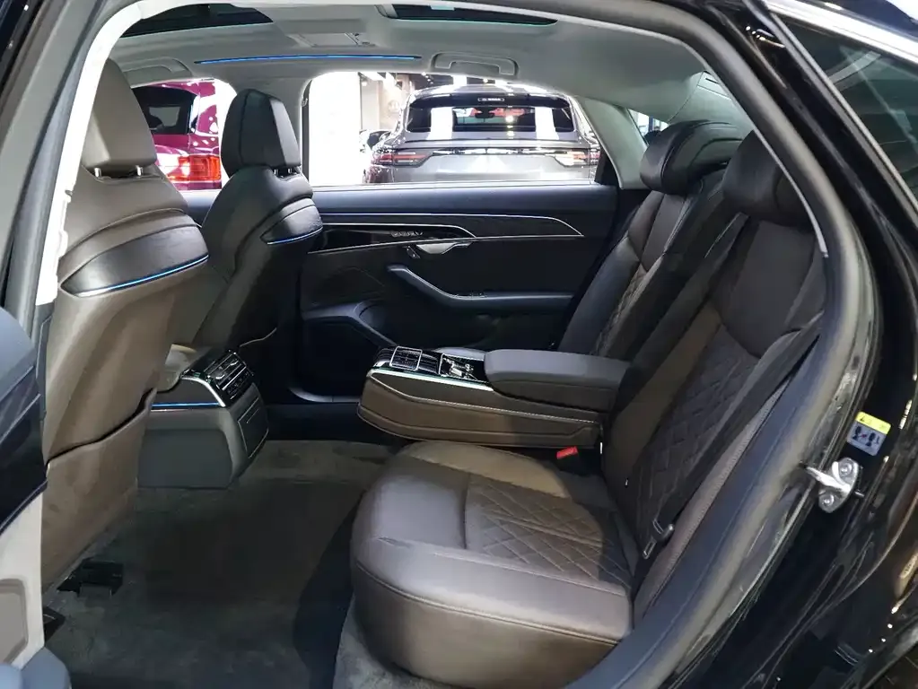 Audi A8 — фото 10