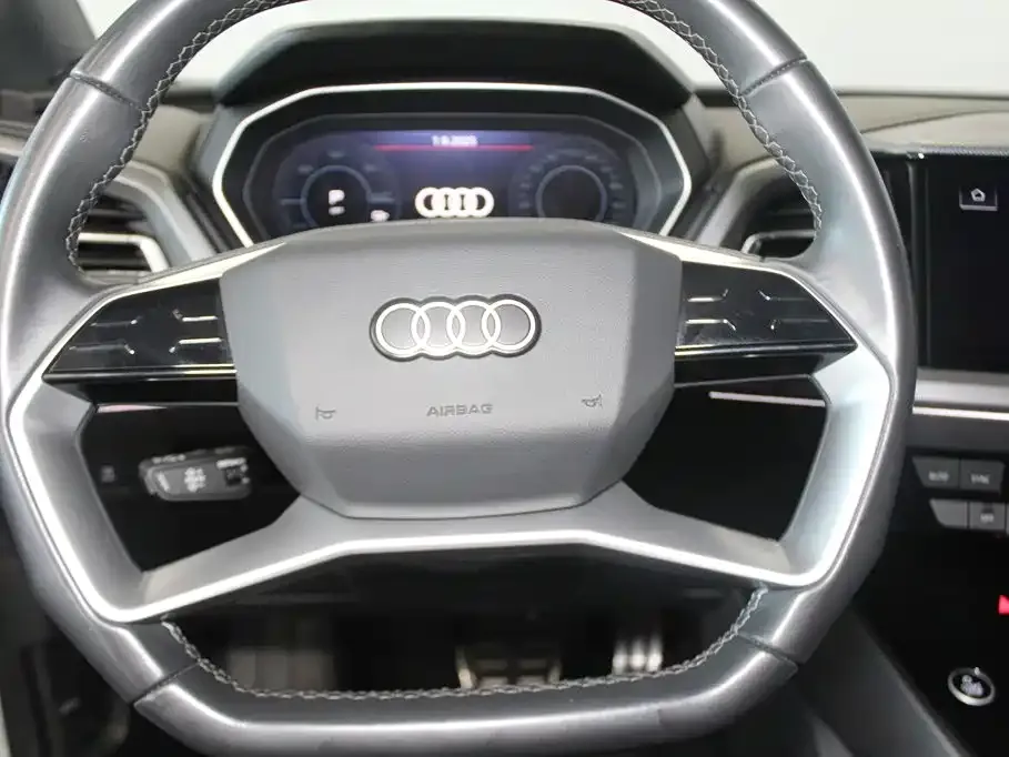 Audi Q4 e-tron — фото 9