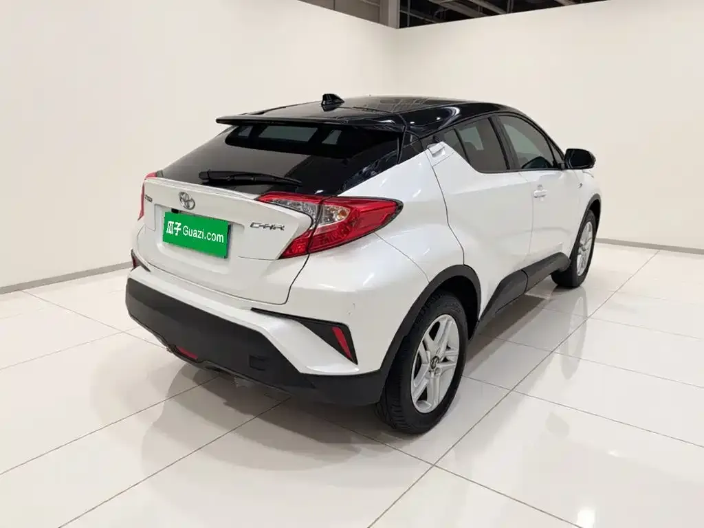 Toyota C-HR — фото 2