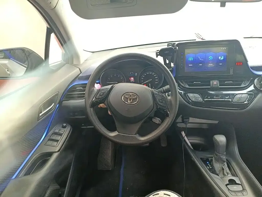 Toyota C-HR — фото 10