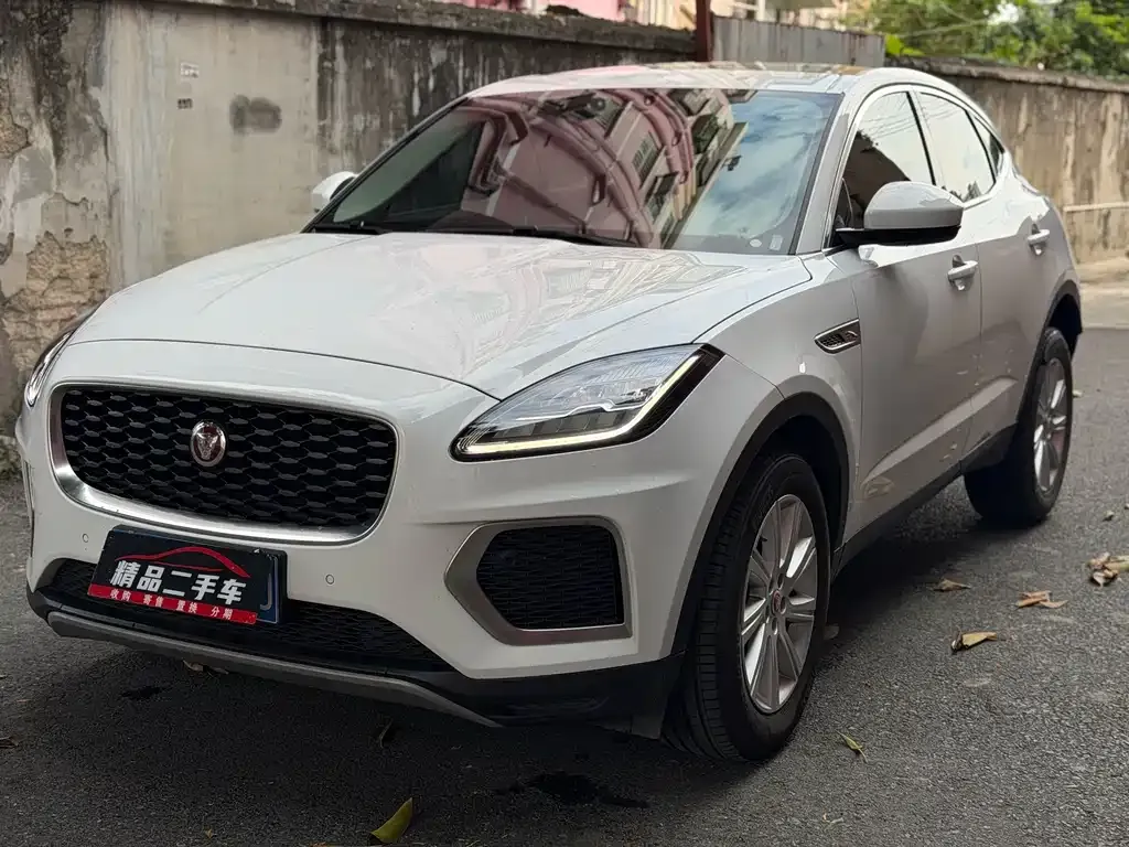 Jaguar E-PACE — фото 1