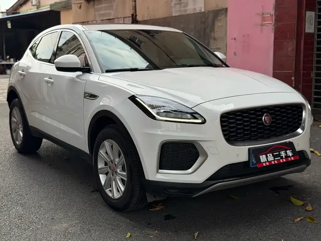 Jaguar E-PACE — фото 6
