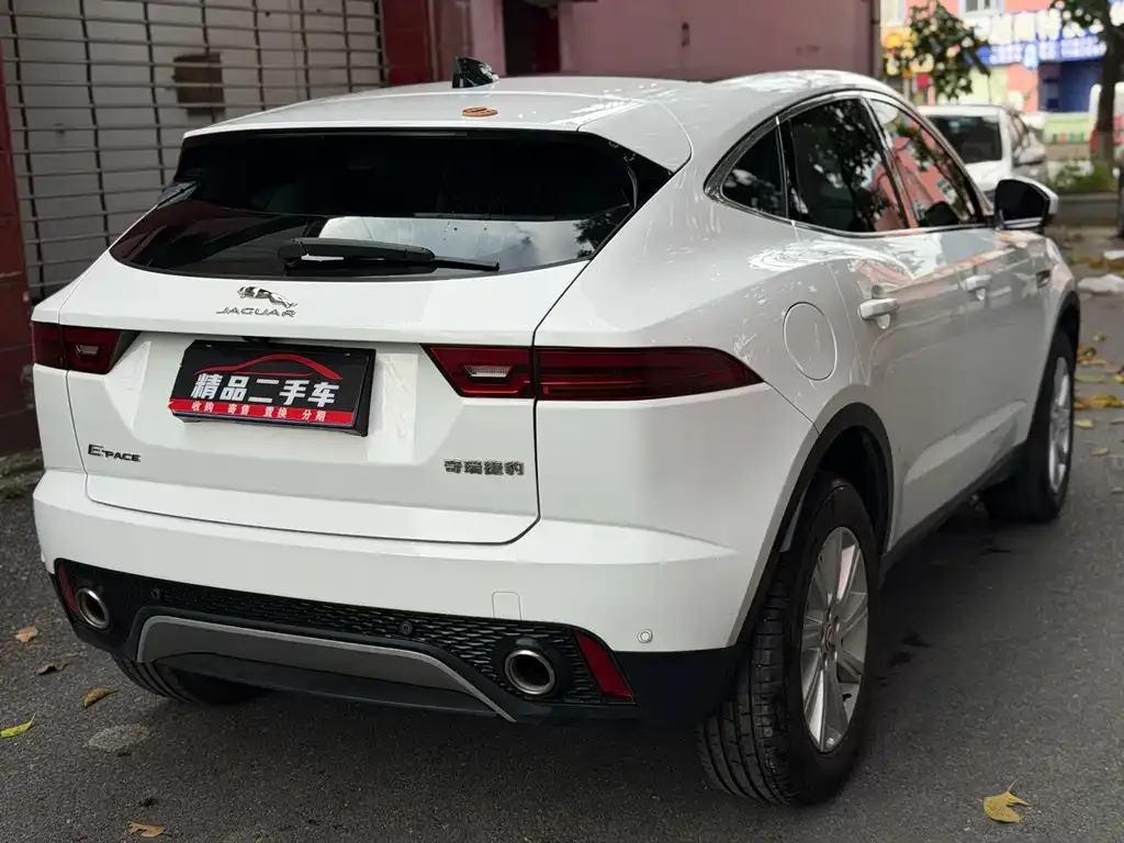 Jaguar E-PACE — фото 8