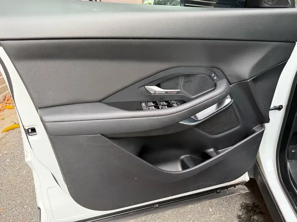 Jaguar E-PACE — фото 10