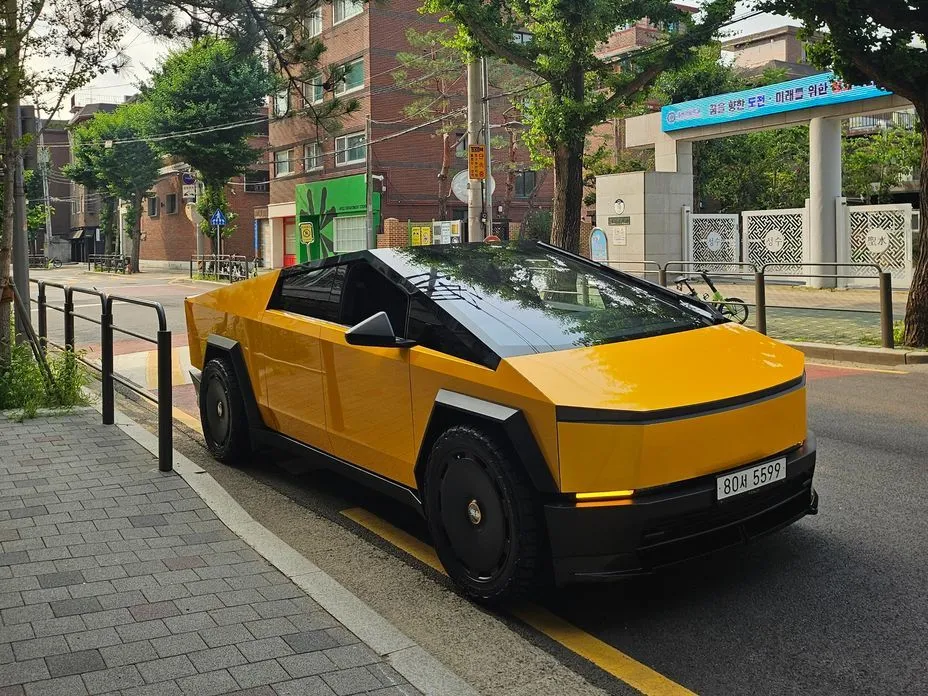 Tesla Cybertruck — фото 1