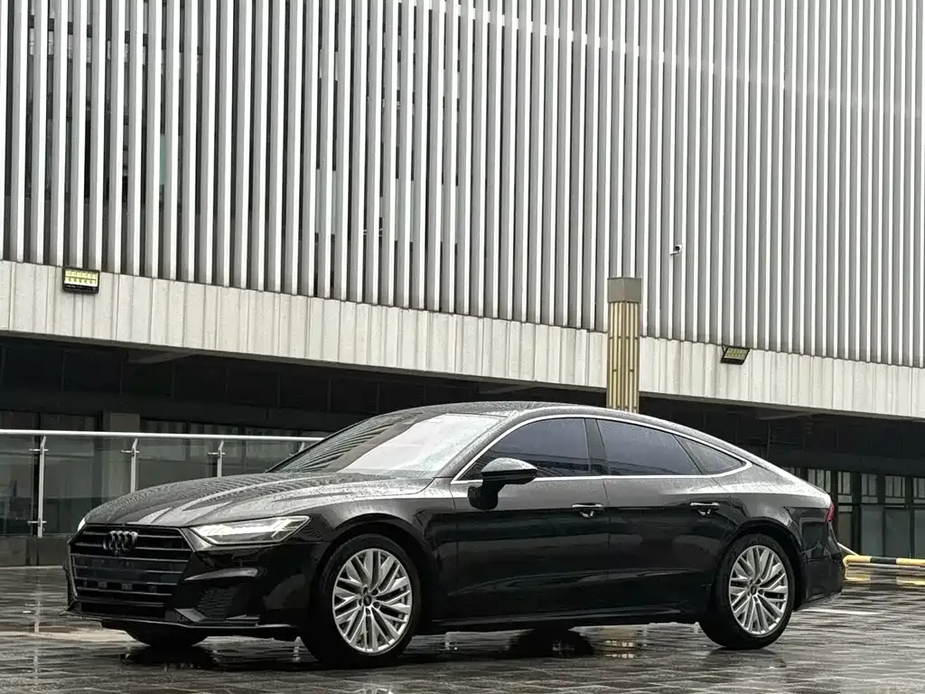 Audi A7 — фото 1