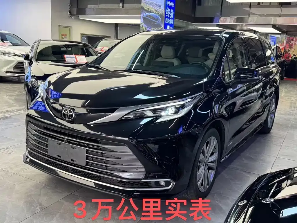 Toyota Sienna — фото 1