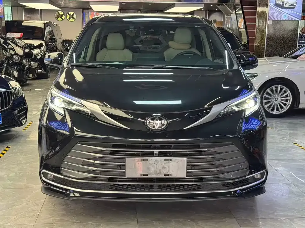 Toyota Sienna — фото 2