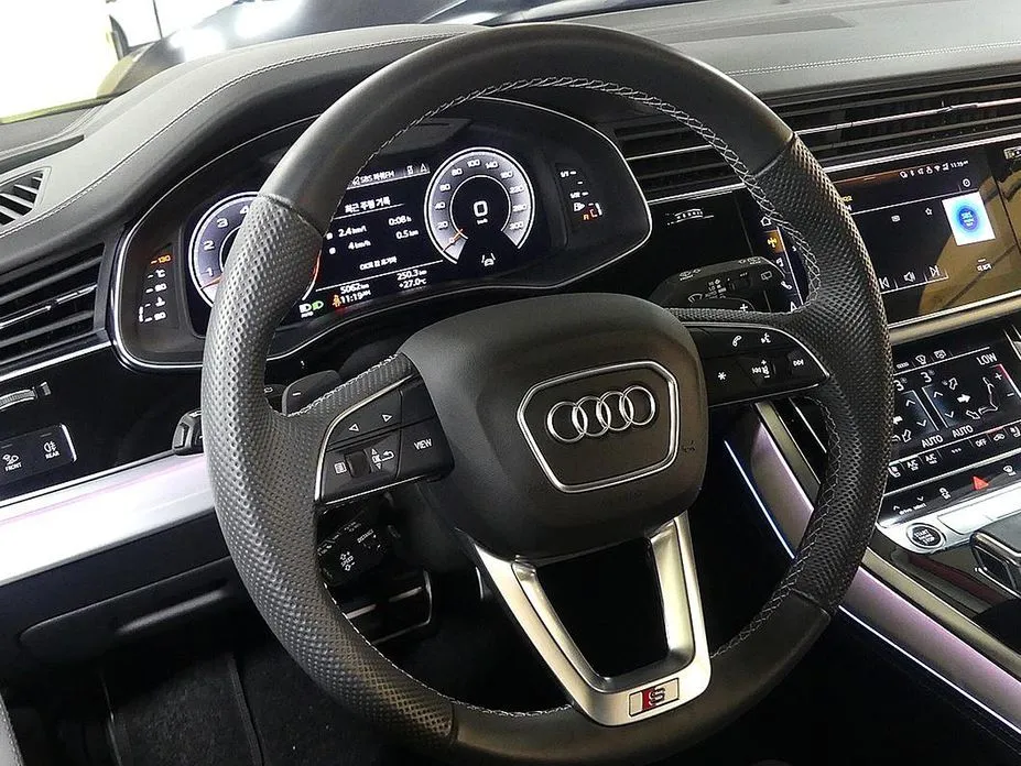 Audi Q7 — фото 10