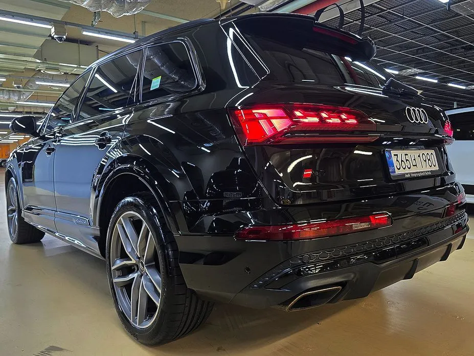 Audi Q7 — фото 5