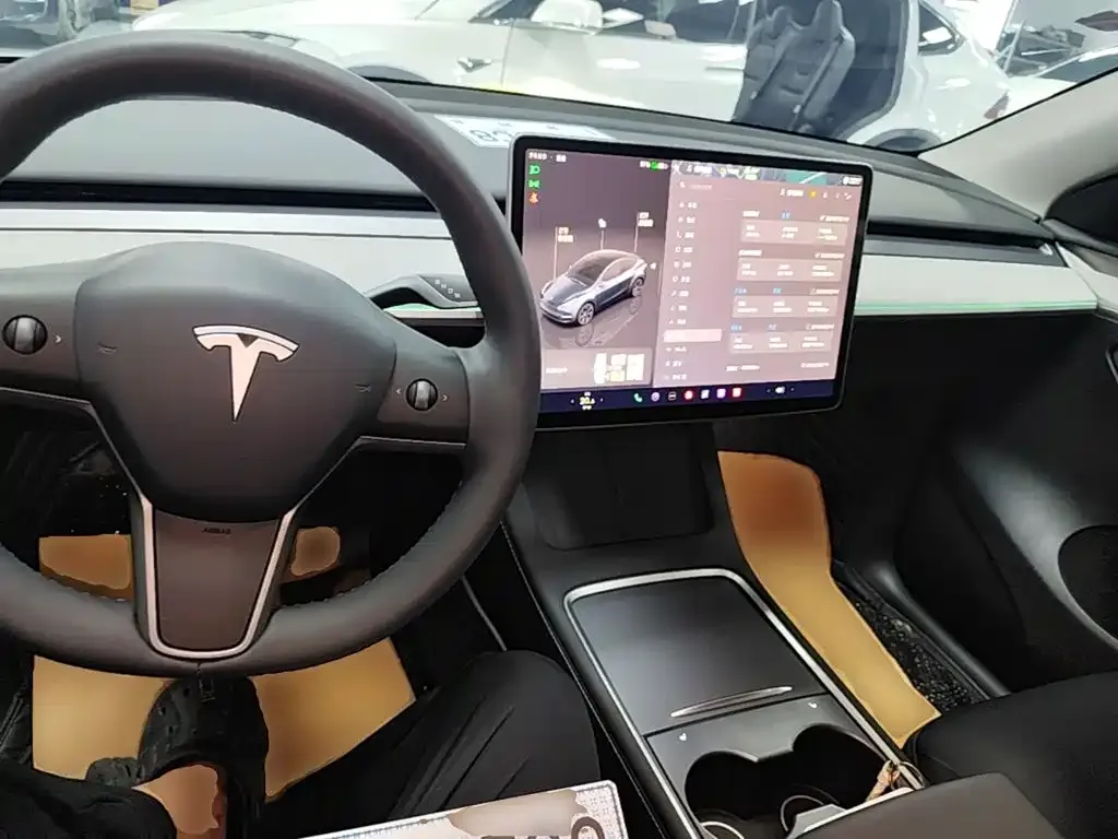 Tesla Model Y — фото 2