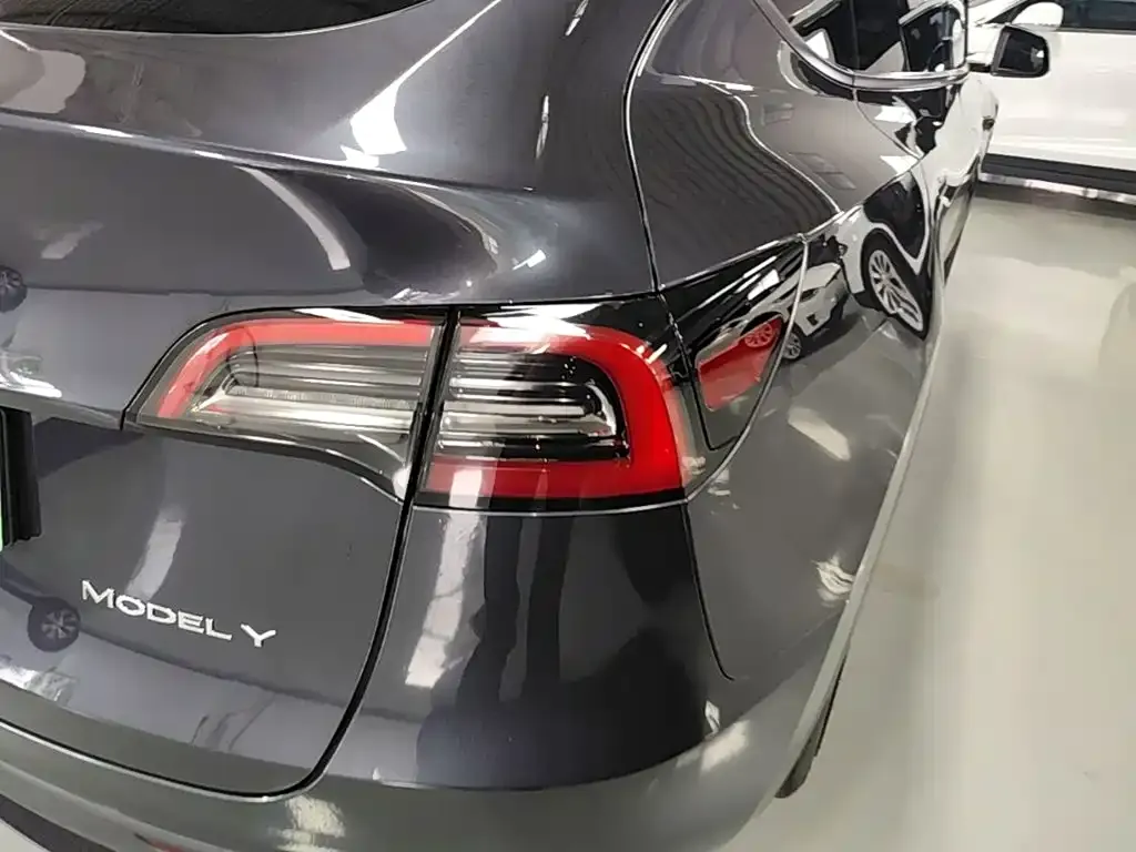Tesla Model Y — фото 5