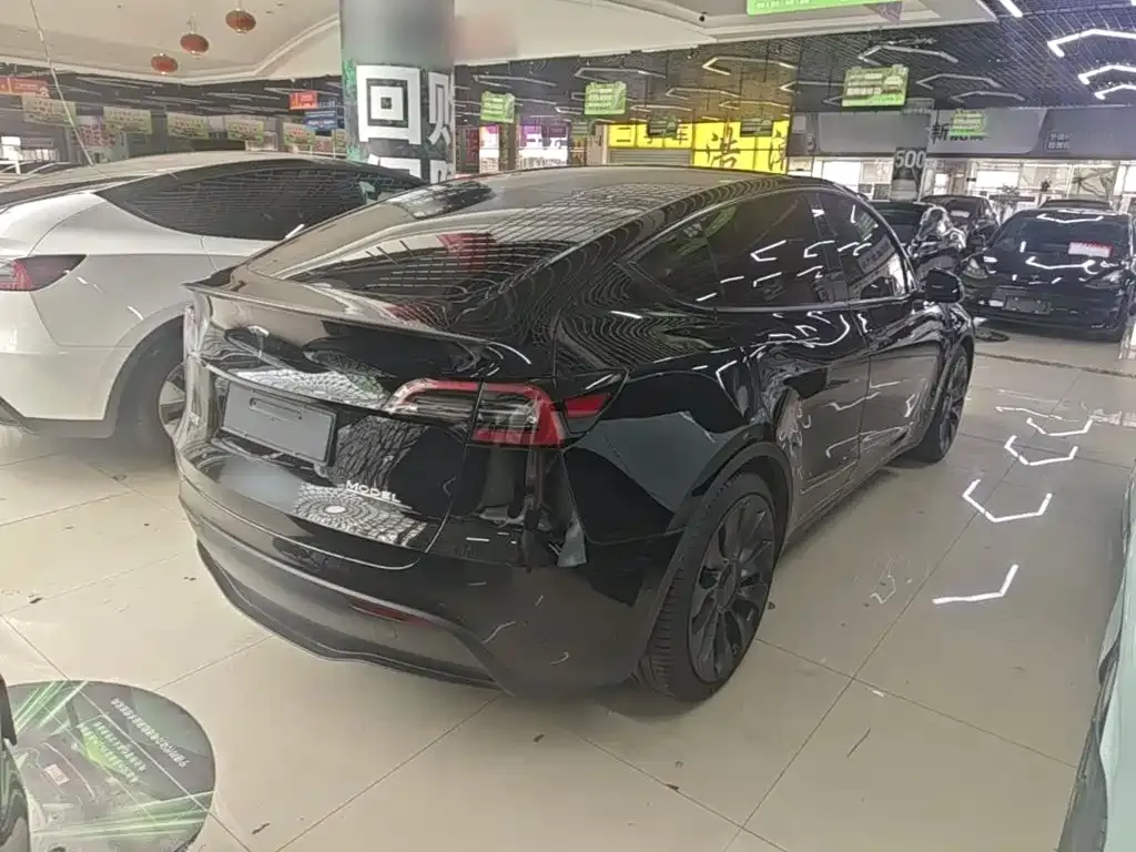 Tesla Model Y — фото 9