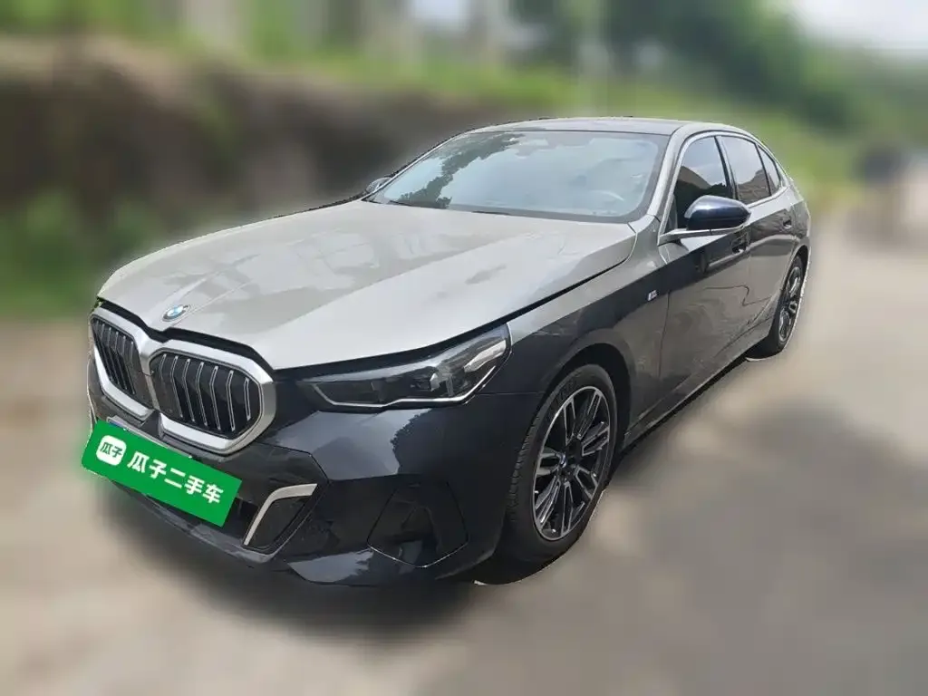 BMW 5 Series — фото 1