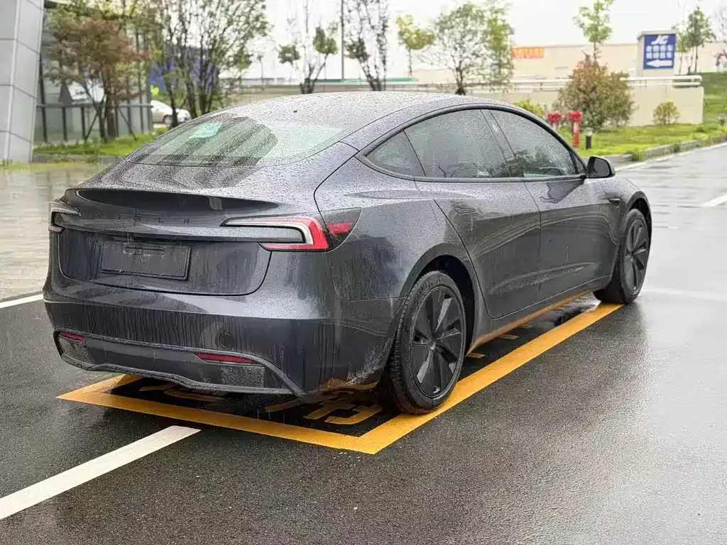 Tesla Model 3 — фото 5