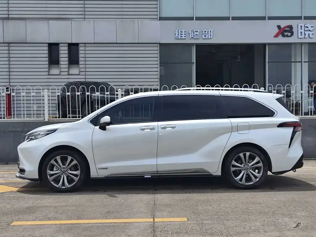 Toyota Sienna — фото 8