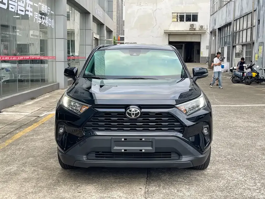 Toyota RAV4 — фото 6