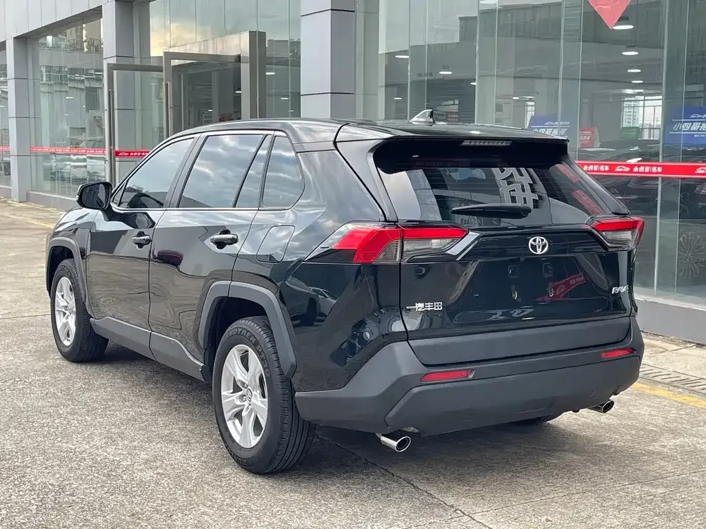 Toyota RAV4 — фото 4