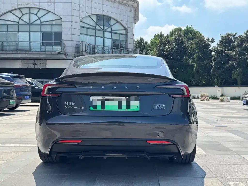 Tesla Model 3 — фото 8