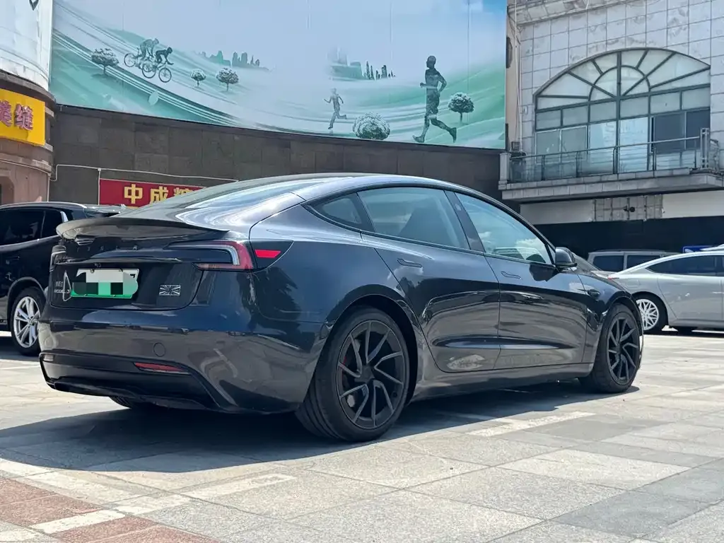 Tesla Model 3 — фото 5